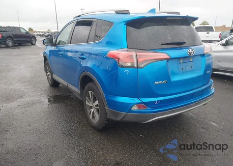 2017 Toyota Rav4 Xle z USA, uszkodzony, nr VIN 2T3WFREV4HW371896